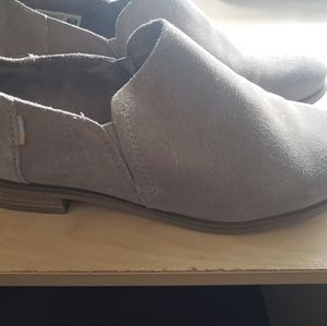 Tom's suede boots